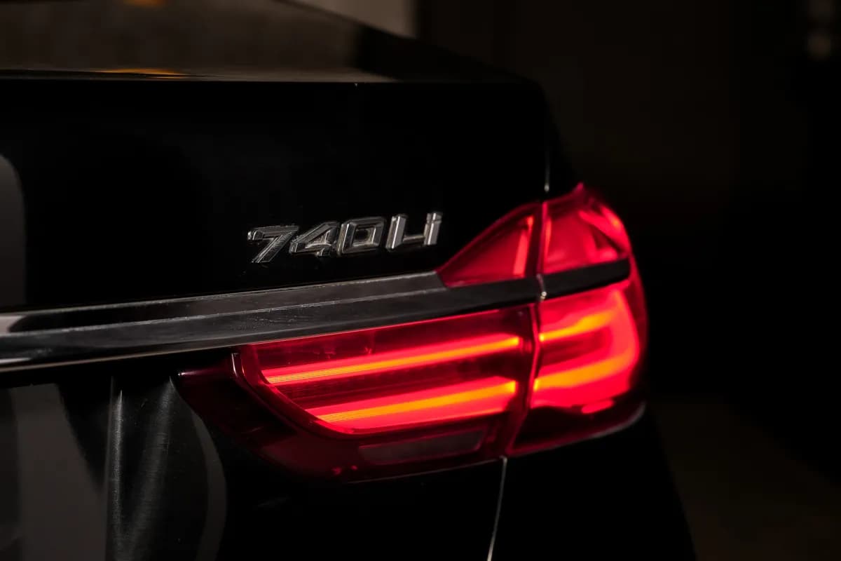 بي ام دبليو 740i 2019