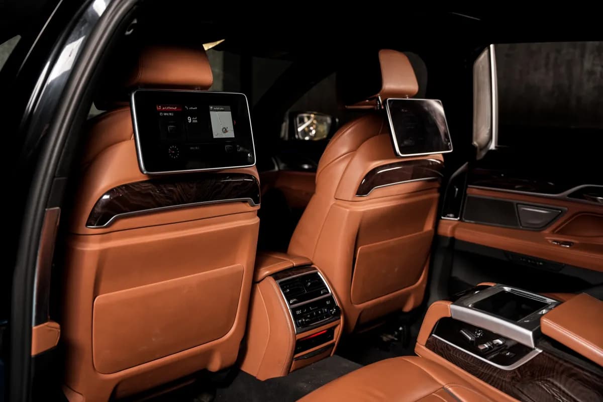 بي ام دبليو 740i 2019