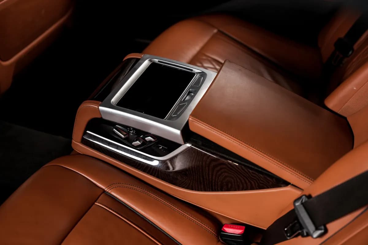 بي ام دبليو 740i 2019