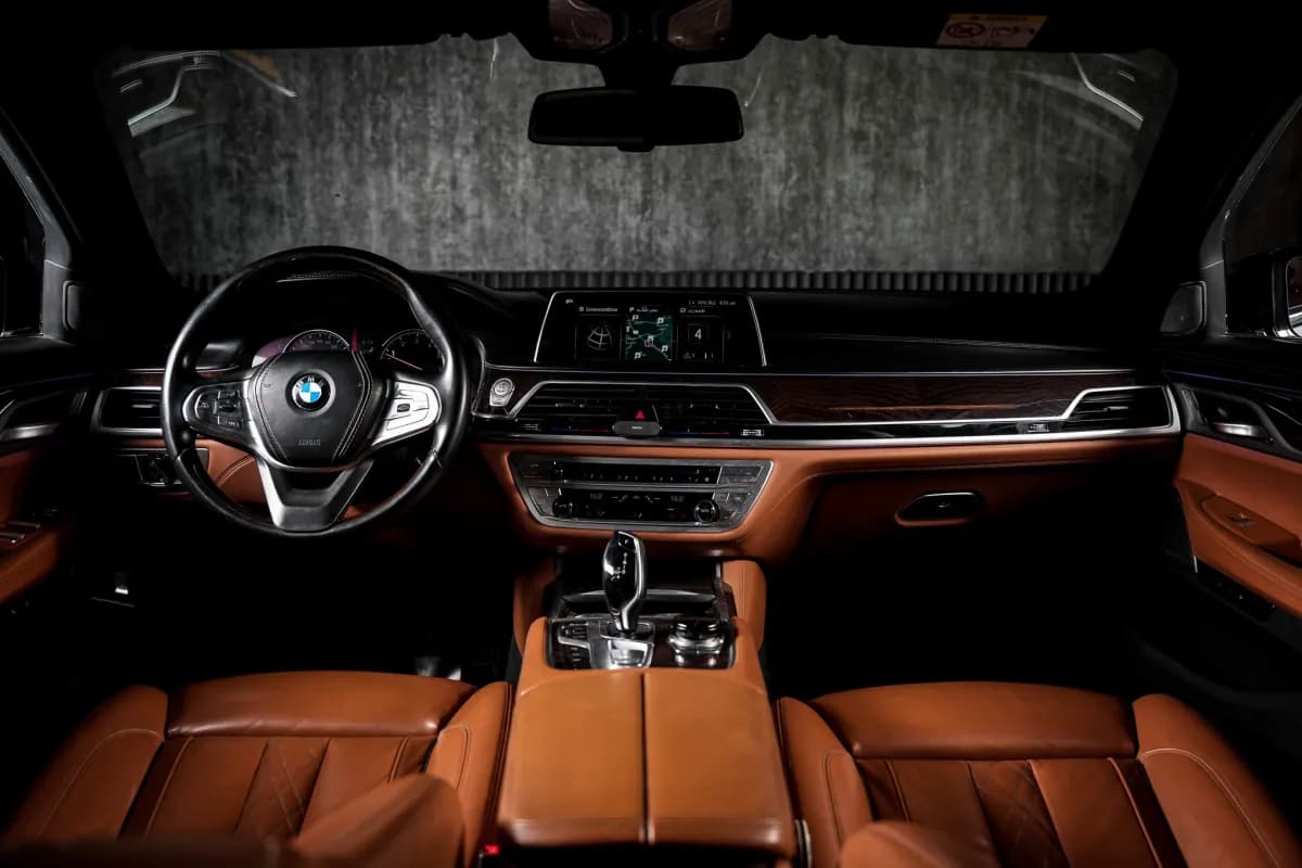 بي ام دبليو 740i 2019