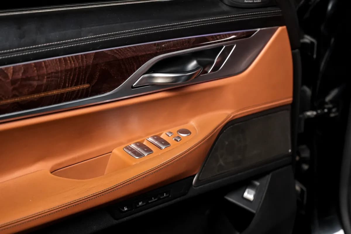 بي ام دبليو 740i 2019