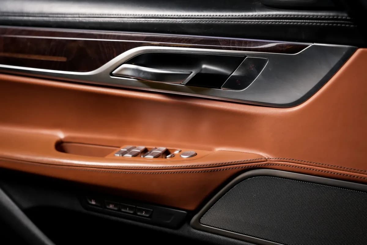 بي ام دبليو 740i 2019