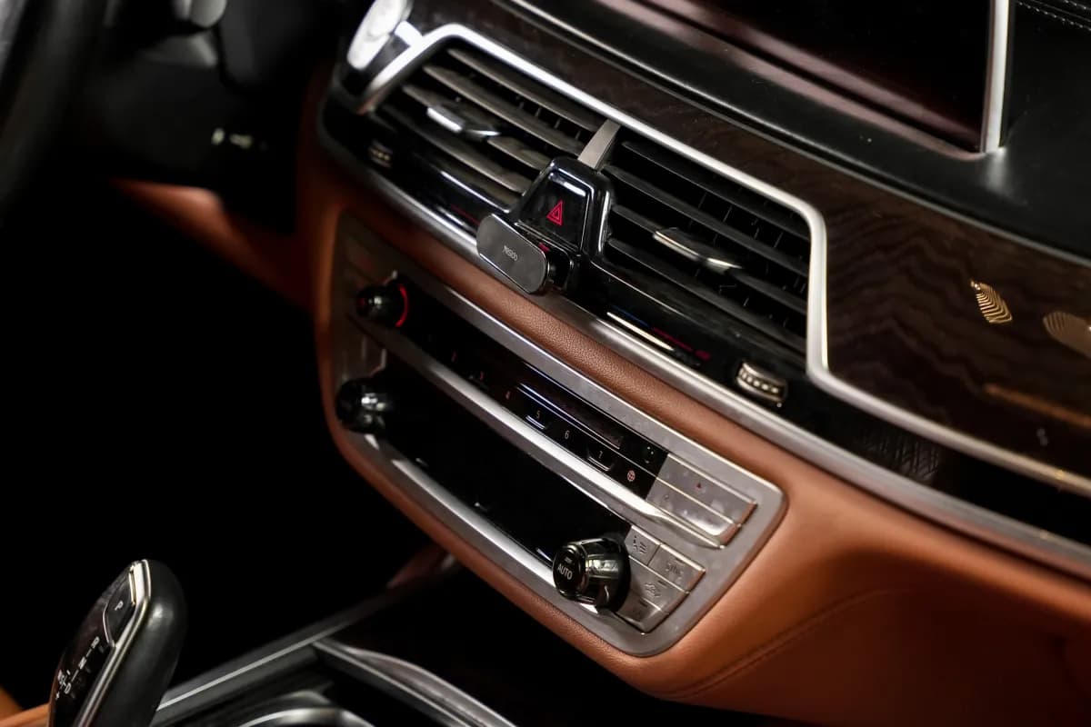 بي ام دبليو 740i 2019