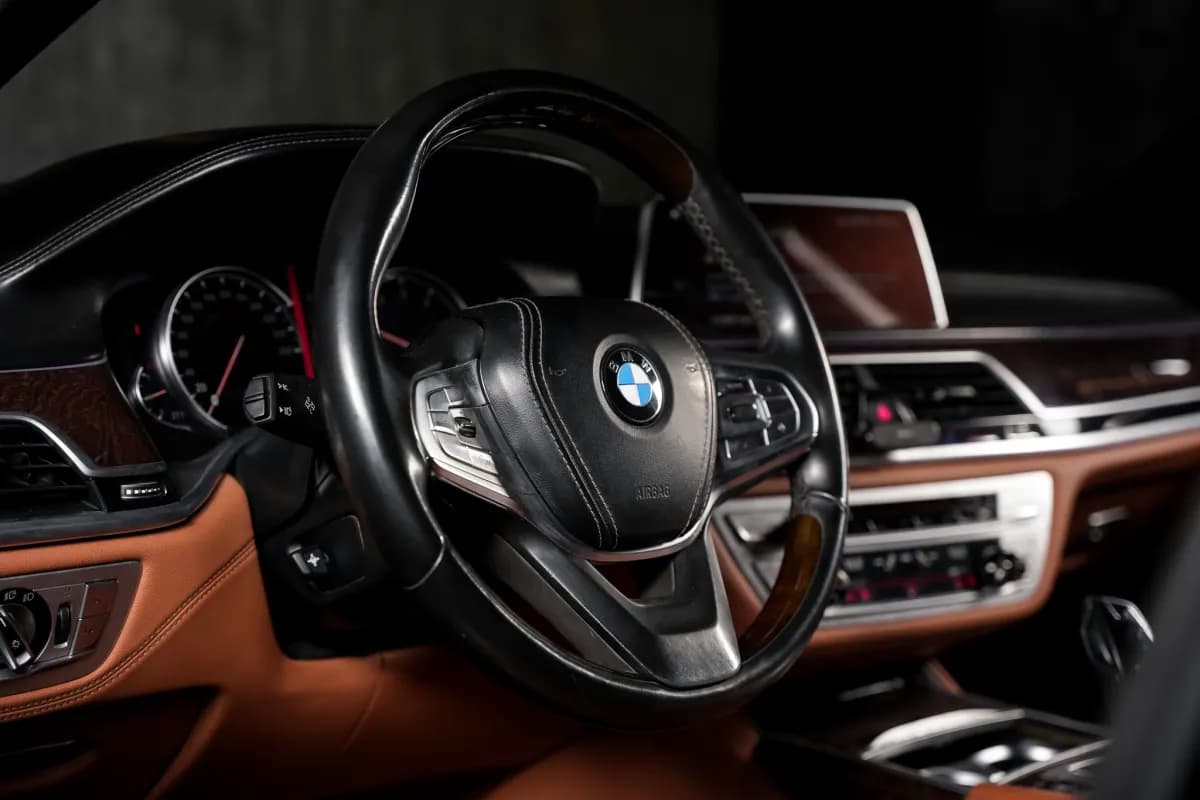 بي ام دبليو 740i 2019