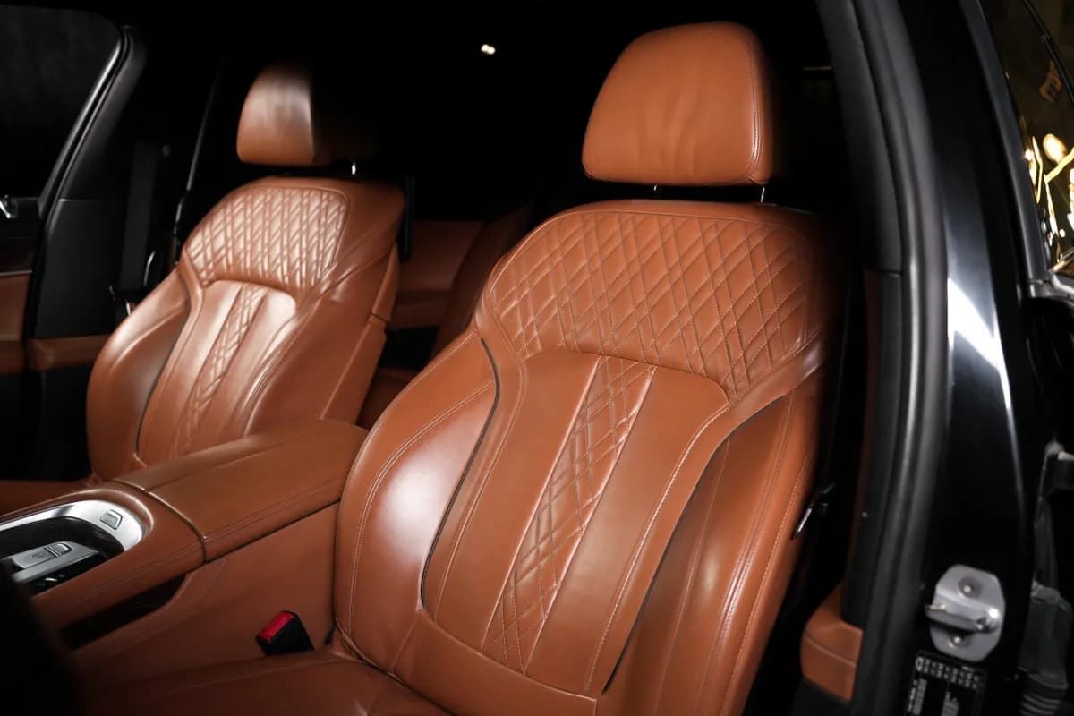 بي ام دبليو 740i 2019