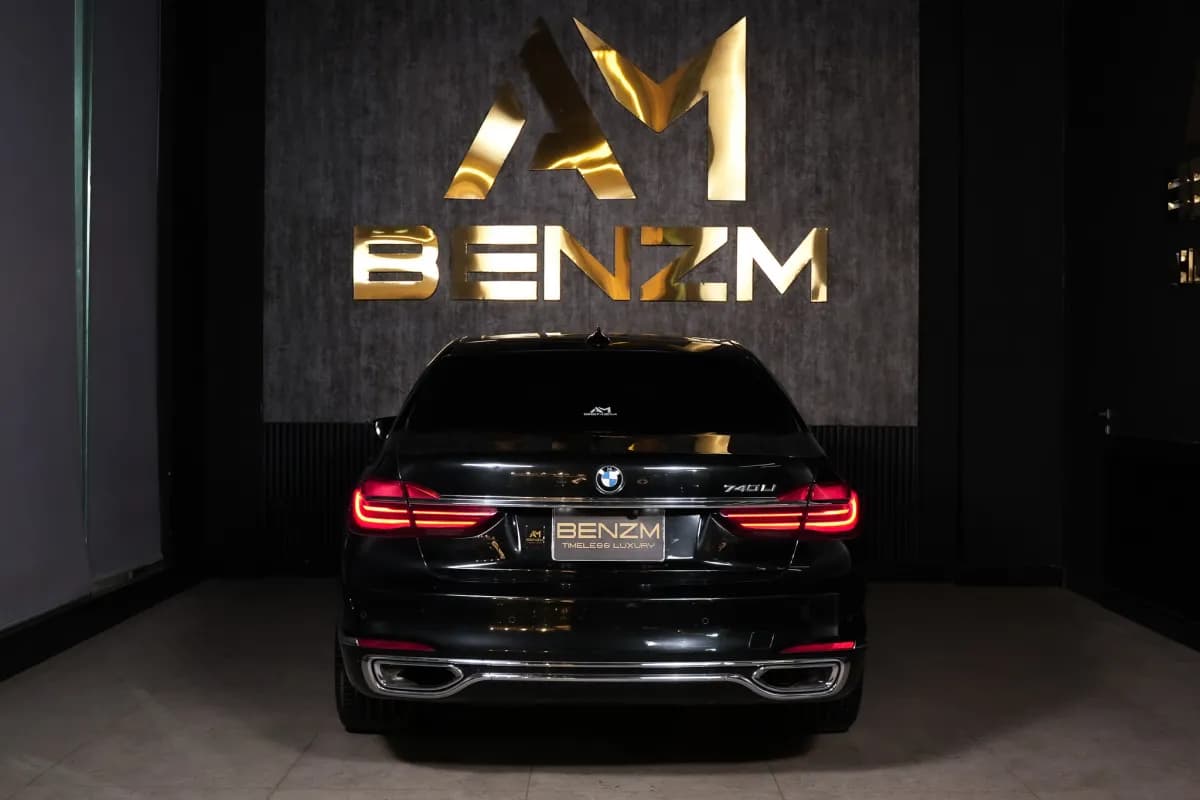 بي ام دبليو 740i 2019