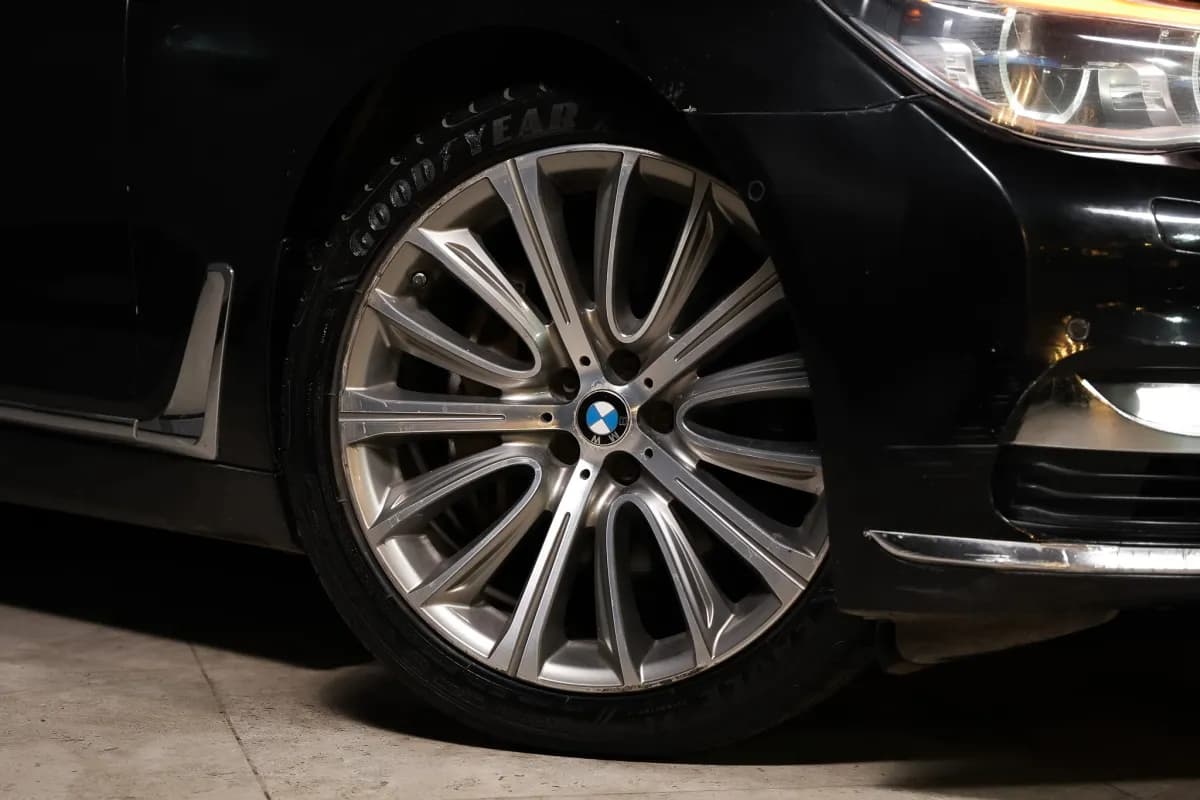 بي ام دبليو 740i 2019