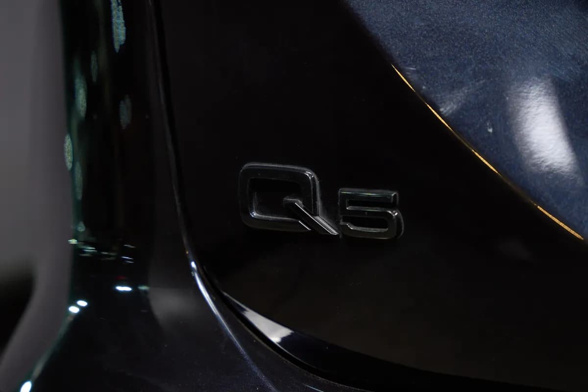 أودي Q5 2025 اس لاين أسود أوتوماتيك — جديدة