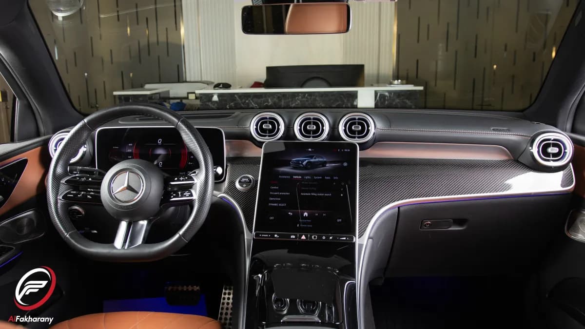 مرسيدس بنز GLC 300 2025 ايه ام جي أسود أوتوماتيك — مستعملة