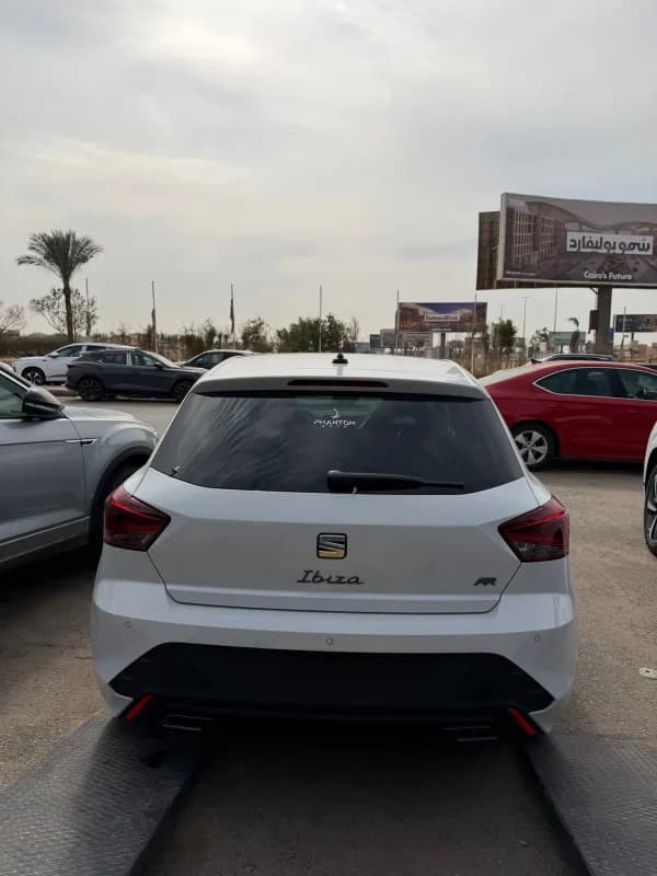 سيات ابيزا 2026 اف ار أبيض أوتوماتيك — جديدة