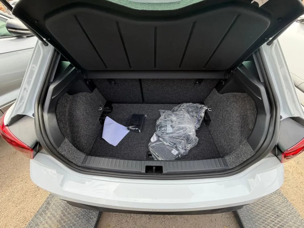 سيات ابيزا 2026 اف ار أبيض أوتوماتيك — جديدة