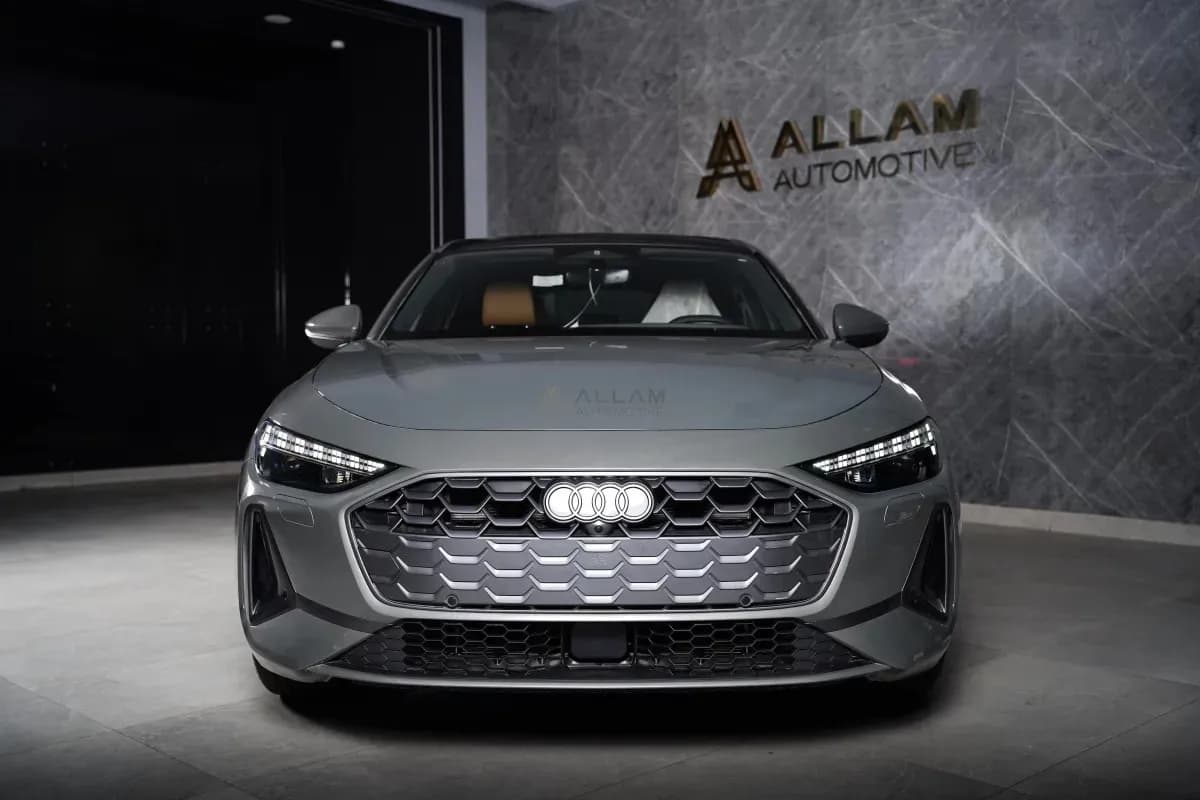 أودي A5 2025 اس لاين بلس فضي أوتوماتيك — جديدة