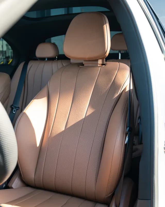 مرسيدس بنز E200 2025 ايه ام جي أبيض أوتوماتيك — جديدة