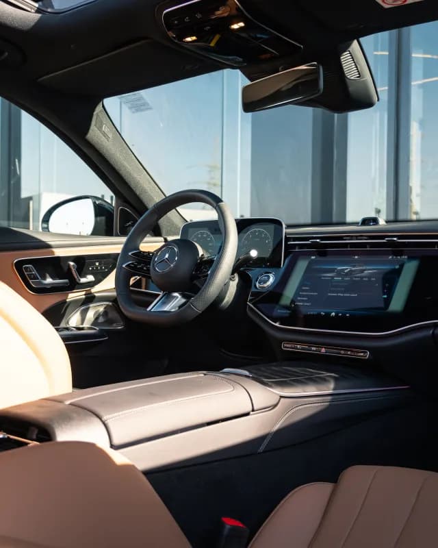 مرسيدس بنز E200 2025 ايه ام جي أبيض أوتوماتيك — جديدة