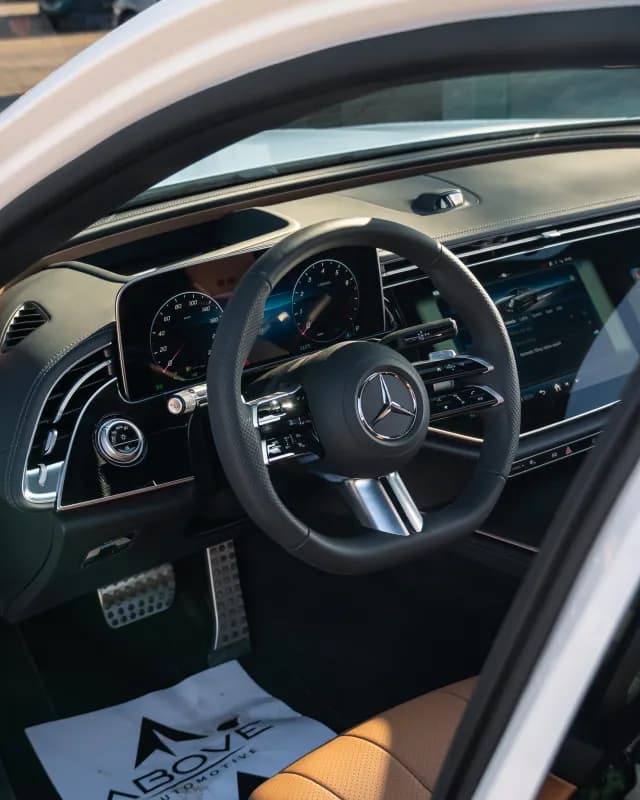 مرسيدس بنز E200 2025 ايه ام جي أبيض أوتوماتيك — جديدة