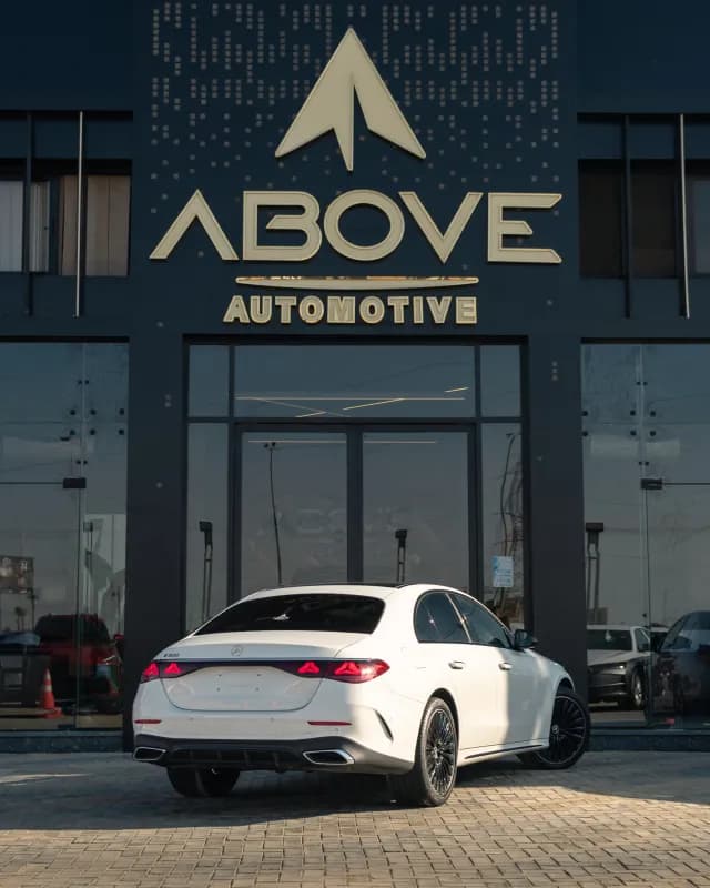 مرسيدس بنز E200 2025 ايه ام جي أبيض أوتوماتيك — جديدة