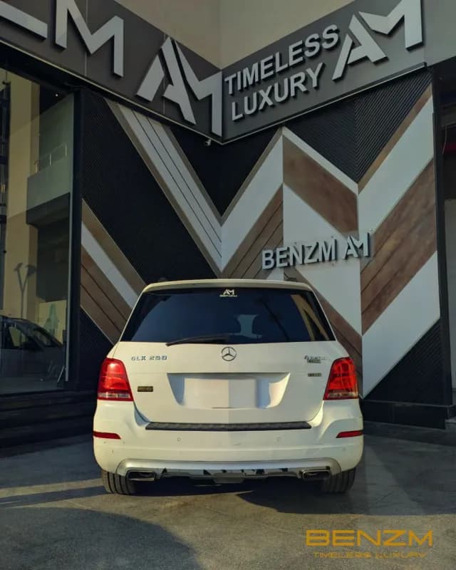 مرسيدس بنز GLK 250 2015 ايه ام جي أبيض أوتوماتيك — مستعملة