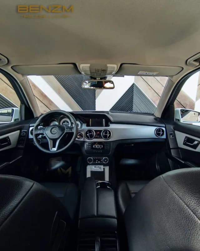 مرسيدس بنز GLK 250 2015 ايه ام جي أبيض أوتوماتيك — مستعملة