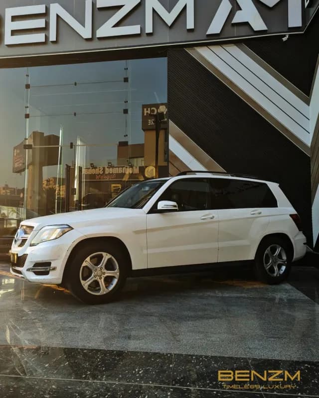 مرسيدس بنز GLK 250 2015 ايه ام جي أبيض أوتوماتيك — مستعملة