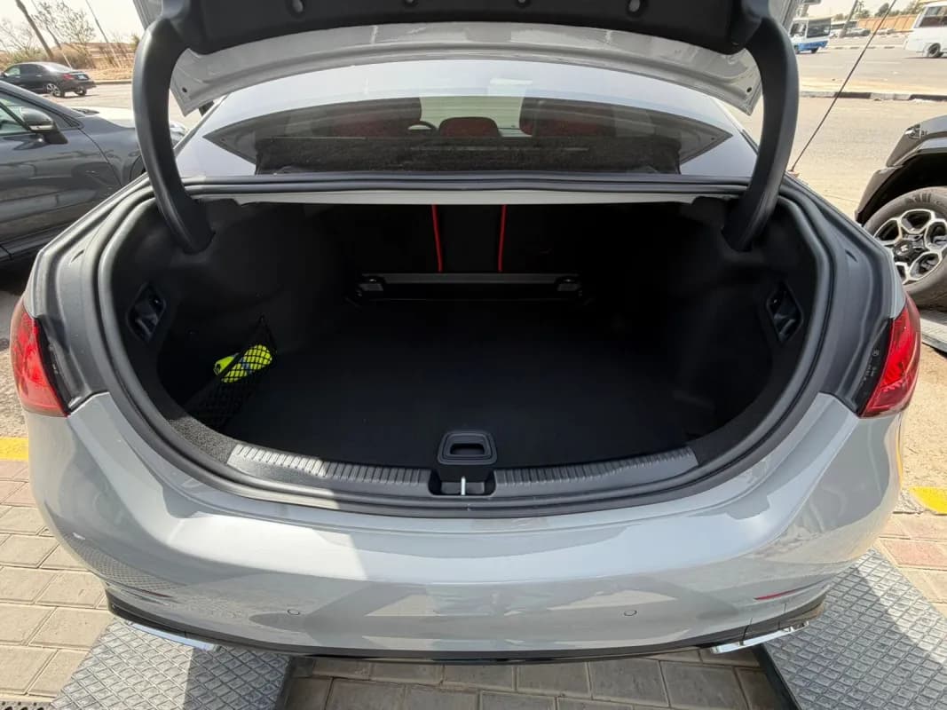 مرسيدس بنز C200 2026 ايه ام جي رمادي ناردو أوتوماتيك — جديدة