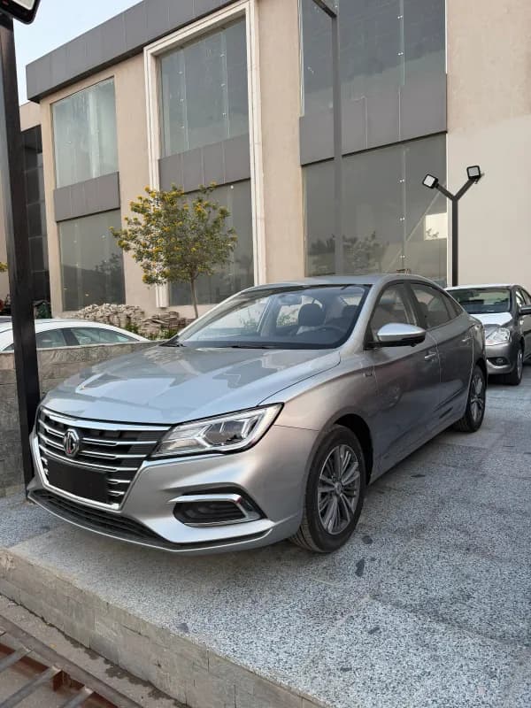 ام جي 5 2026 لاكشري فضي أوتوماتيك — جديدة