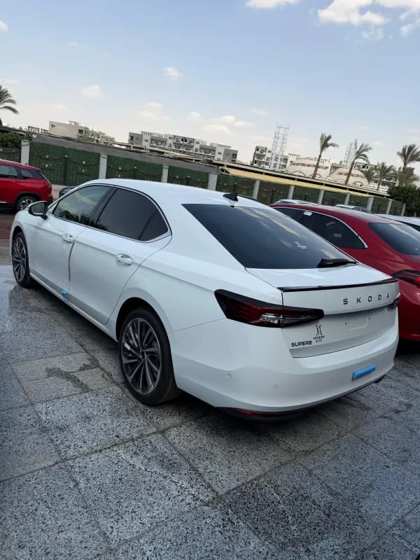 سكودا سوبرب 2026 (ال &كيه (وكيل أبيض أوتوماتيك — جديدة