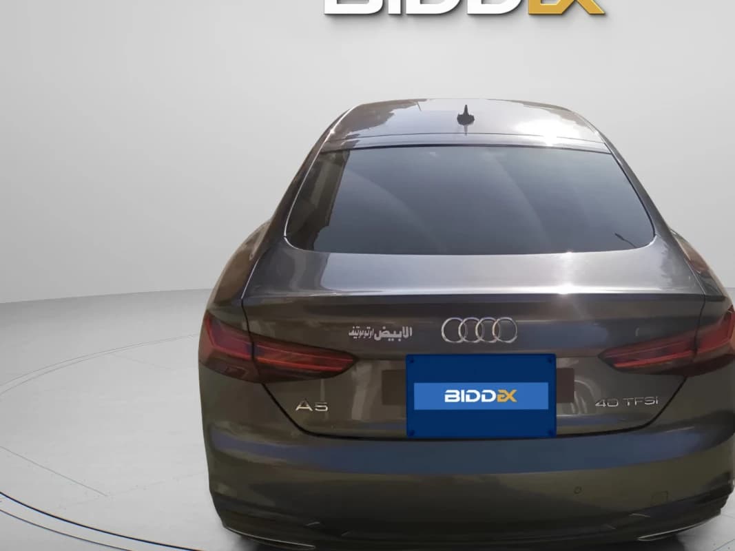 أودي A5 2023 اس لاين رمادي أوتوماتيك — مستعملة