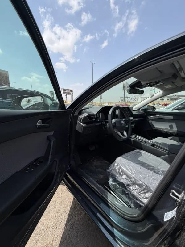 Seat Leon 2026 Advanced Dark Blue Automatic — New