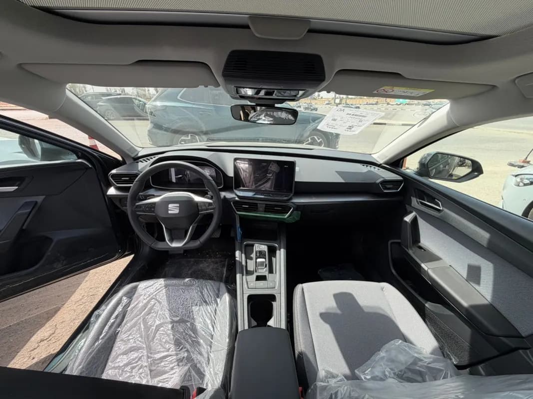 Seat Leon 2026 Advanced Dark Blue Automatic — New