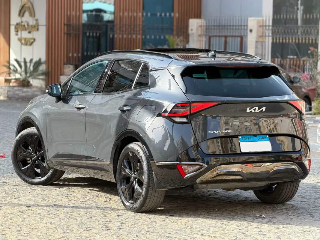 Kia Sportage 2024 topline Cement Gray Automatic — Used