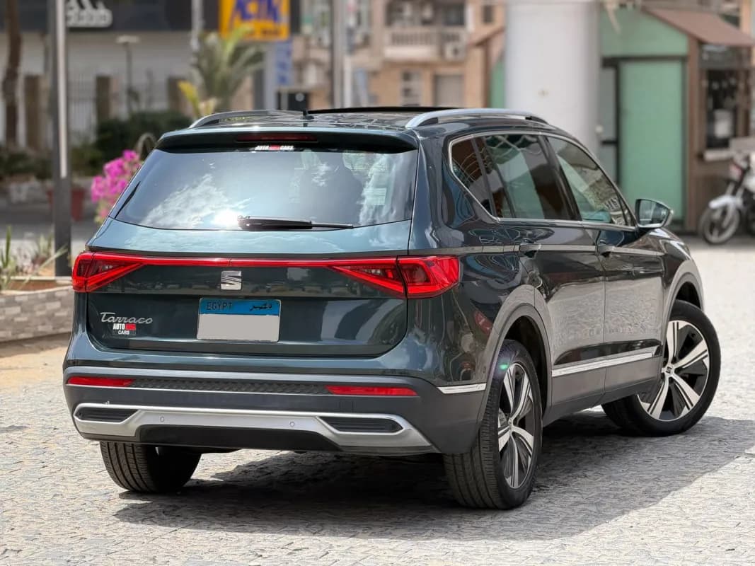 سيات تراكو 2024 اف ار أخضر زيتي أوتوماتيك — مستعملة