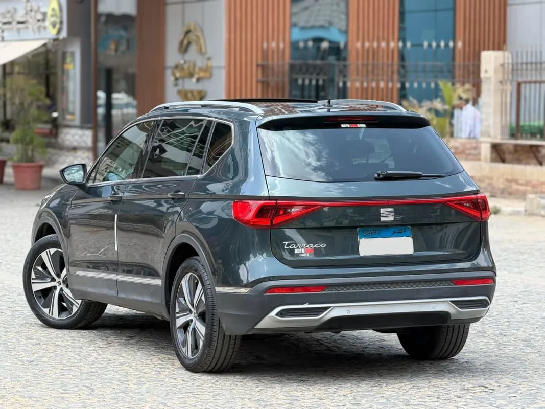 سيات تراكو 2024 اف ار أخضر زيتي أوتوماتيك — مستعملة