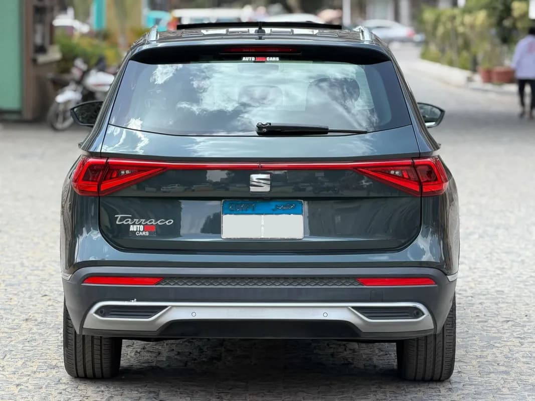 سيات تراكو 2024 اف ار أخضر زيتي أوتوماتيك — مستعملة