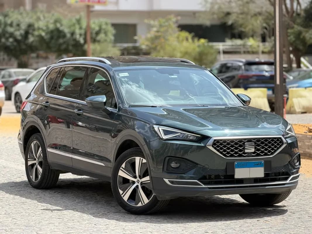 سيات تراكو 2024 اف ار أخضر زيتي أوتوماتيك — مستعملة