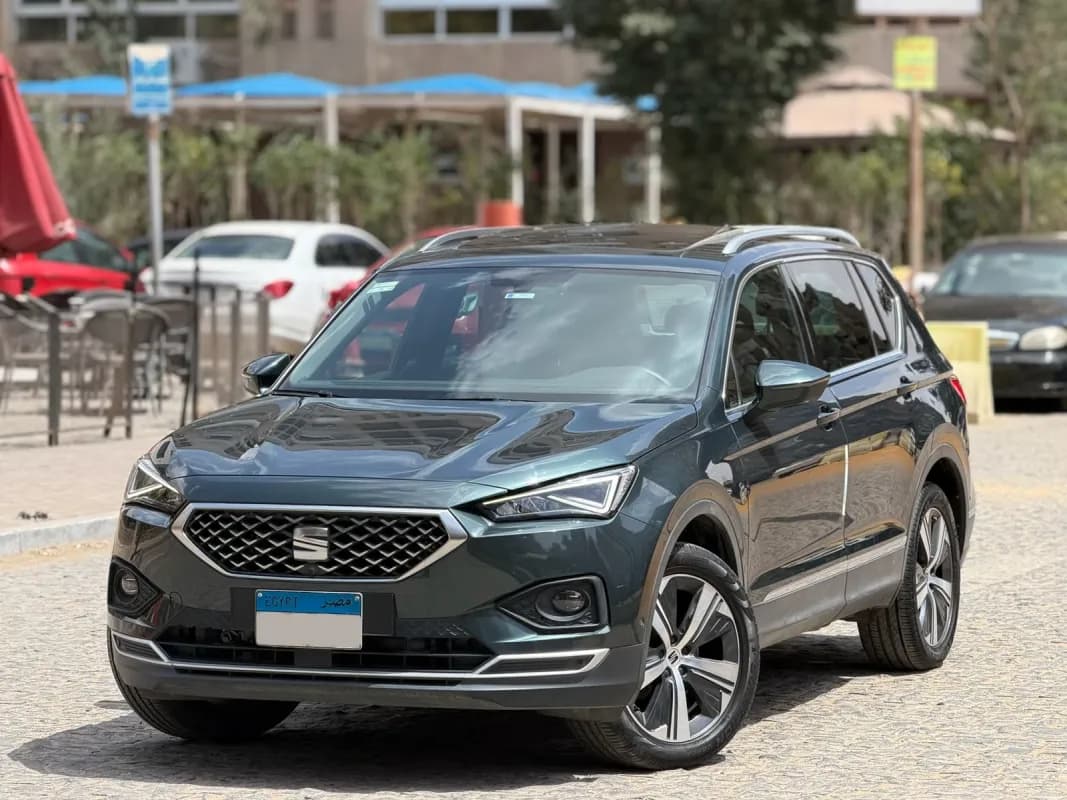 سيات تراكو 2024 اف ار أخضر زيتي أوتوماتيك — مستعملة