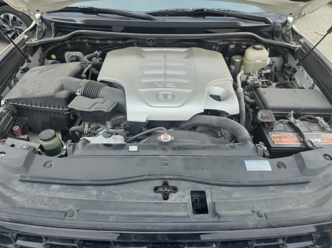 تويوتا لاند كروزر 2021 في اكس ار أبيض أوتوماتيك — مستعملة