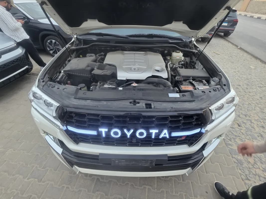 تويوتا لاند كروزر 2021 في اكس ار أبيض أوتوماتيك — مستعملة