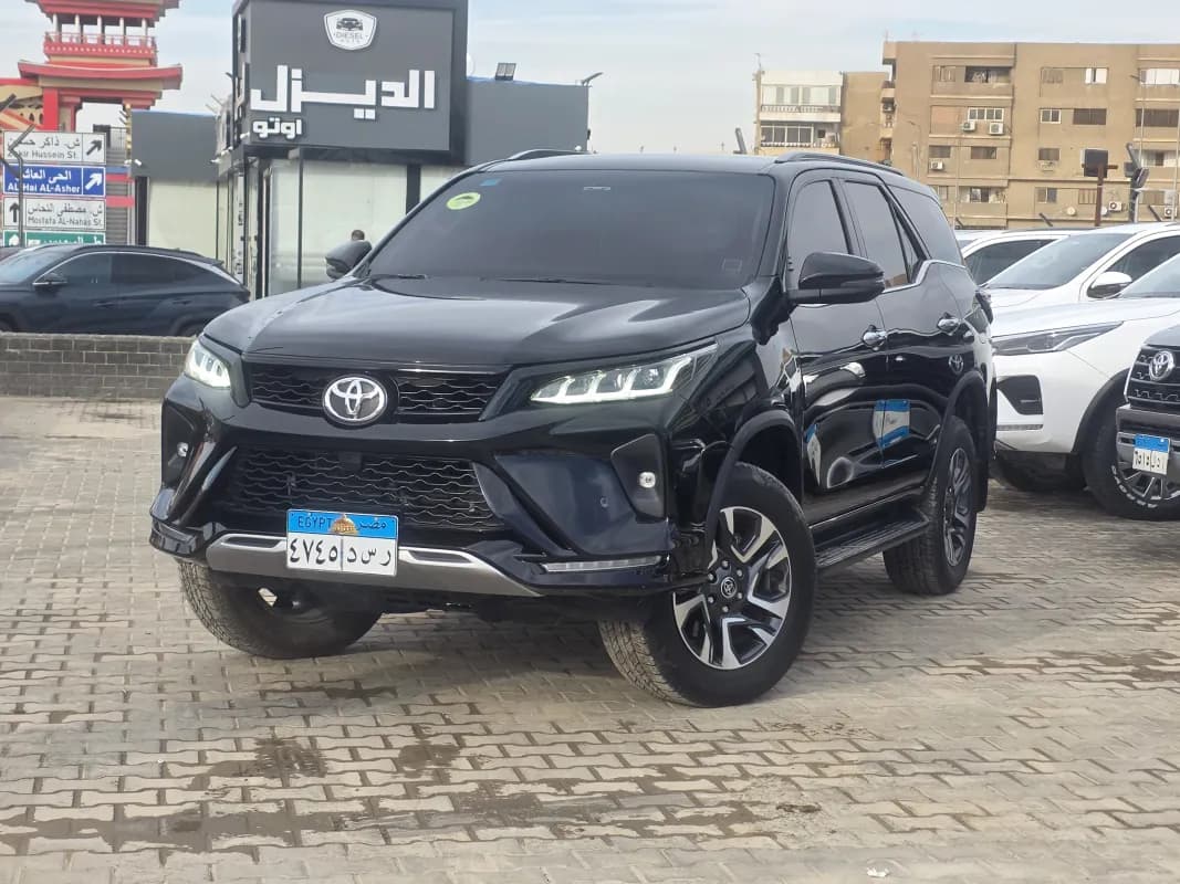 تويوتا فورتشنر 2025 إليجانس أسود أوتوماتيك — مستعملة