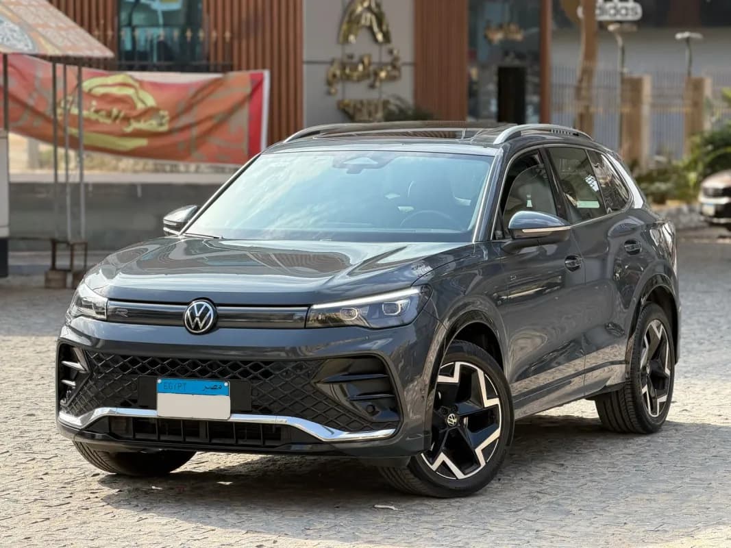 فولكس فاجن تيجوان 2024 ار لاين رمادي إسمنتي أوتوماتيك — مستعملة