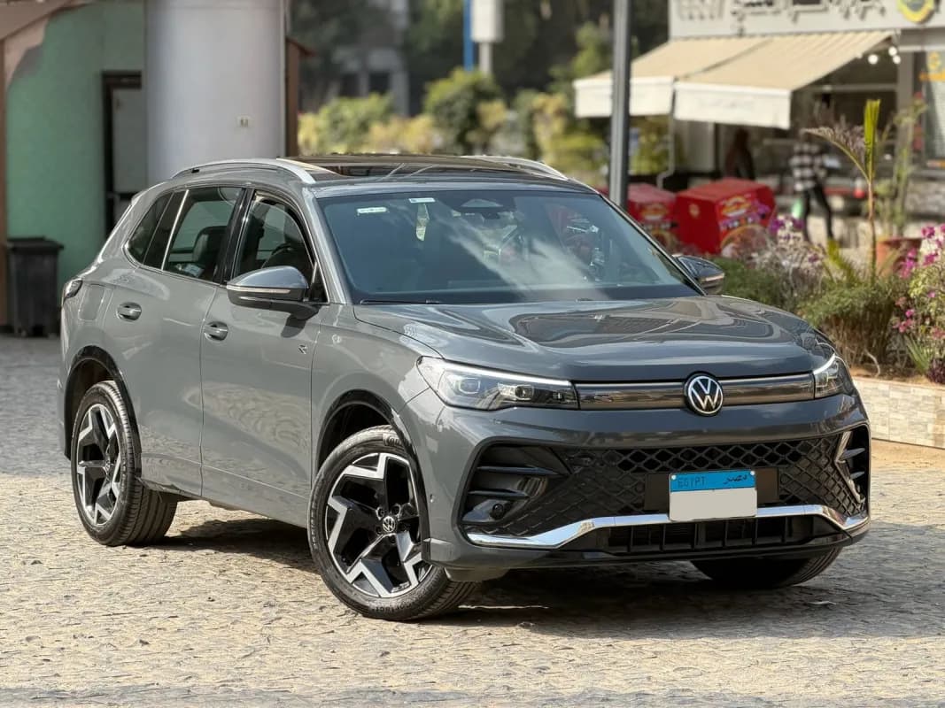 فولكس فاجن تيجوان 2024 ار لاين رمادي إسمنتي أوتوماتيك — مستعملة