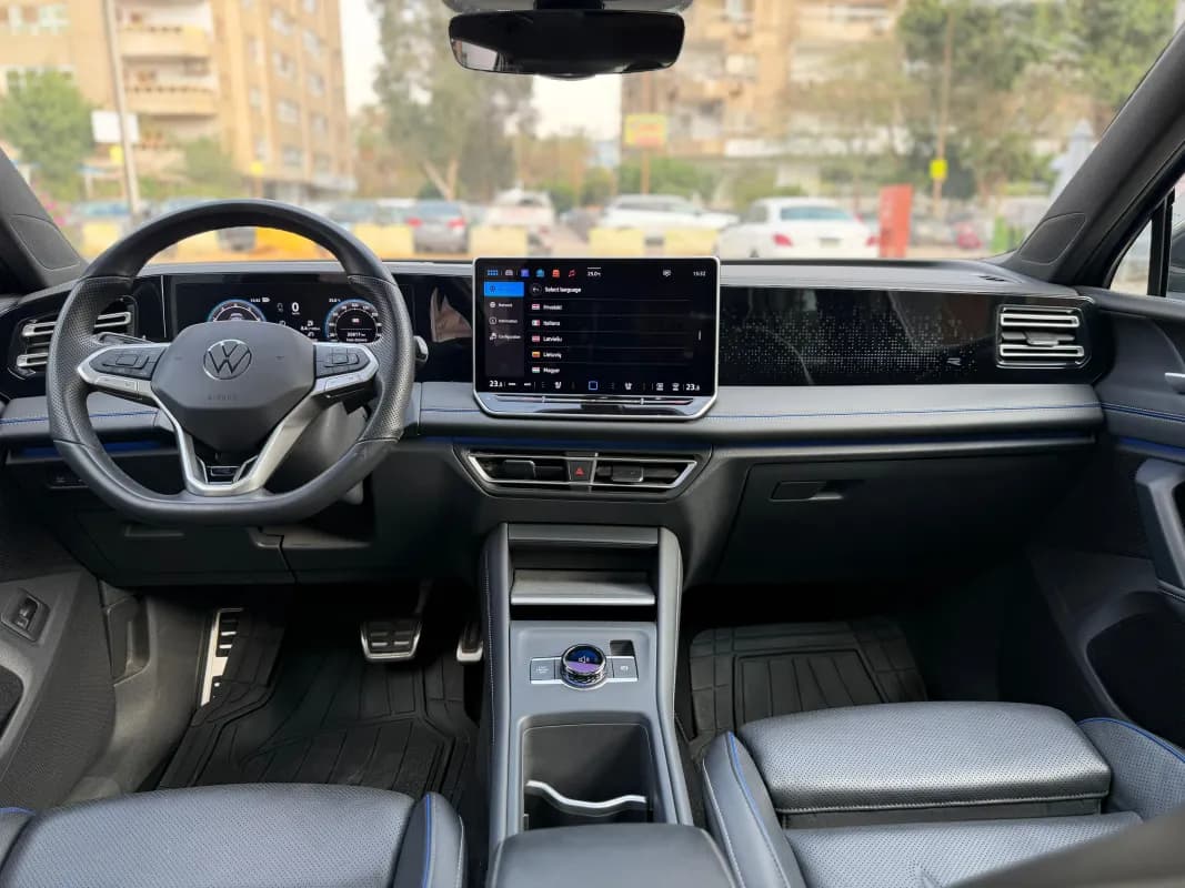 فولكس فاجن تيجوان 2024 ار لاين رمادي إسمنتي أوتوماتيك — مستعملة