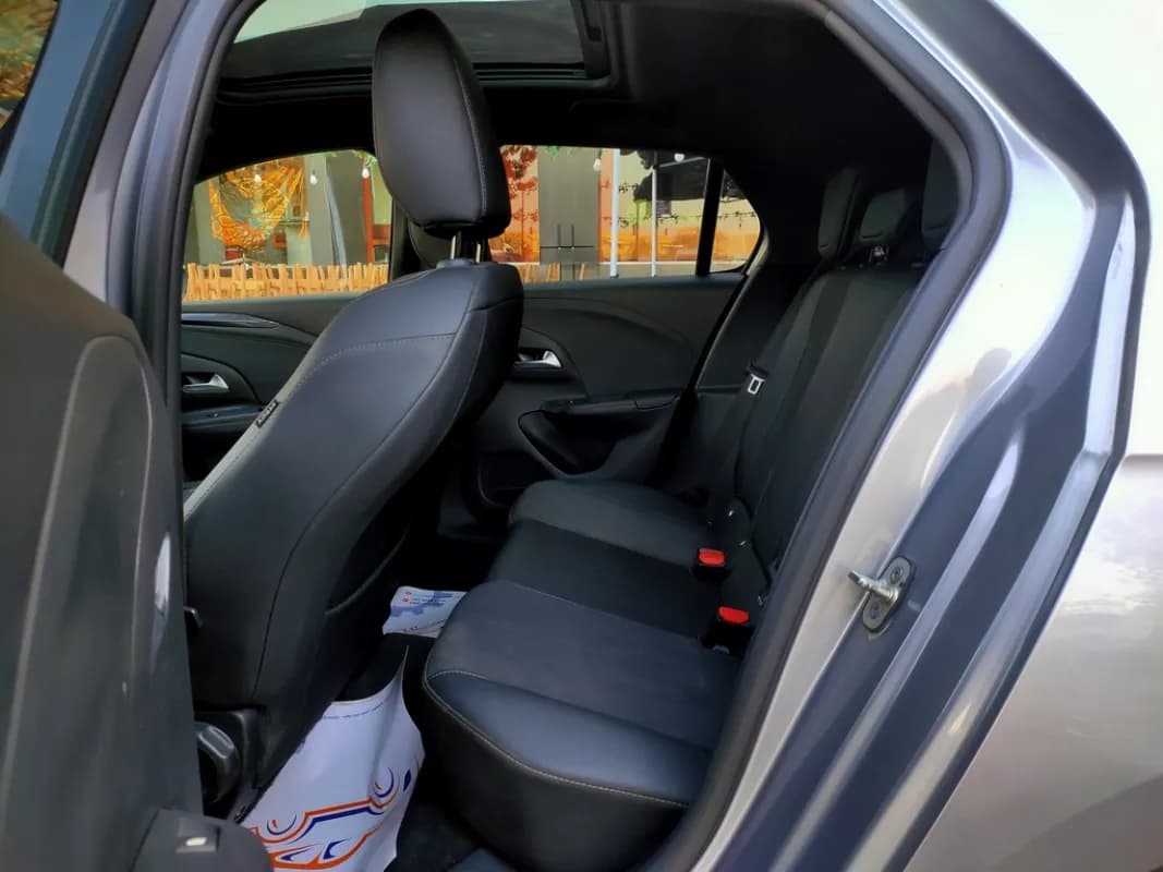 أوبل كورسا 2022 ايلجنس بلس فضي أوتوماتيك — مستعملة