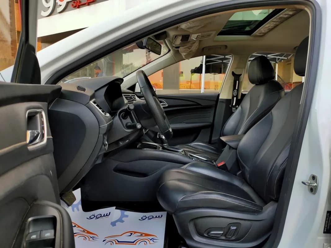 ام جي 5 2025 لاكشري أبيض أوتوماتيك — مستعملة