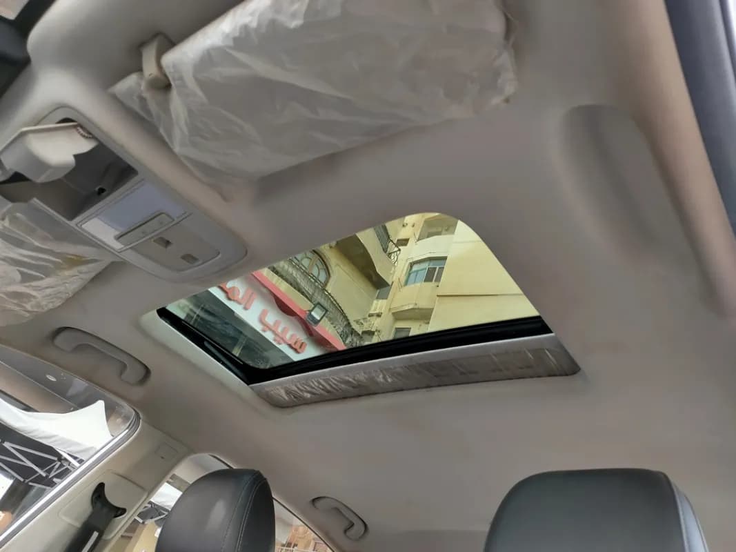 ام جي 5 2025 لاكشري أبيض أوتوماتيك — مستعملة