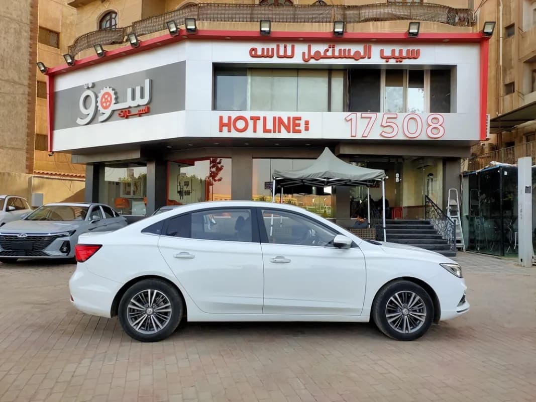 ام جي 5 2025 لاكشري أبيض أوتوماتيك — مستعملة