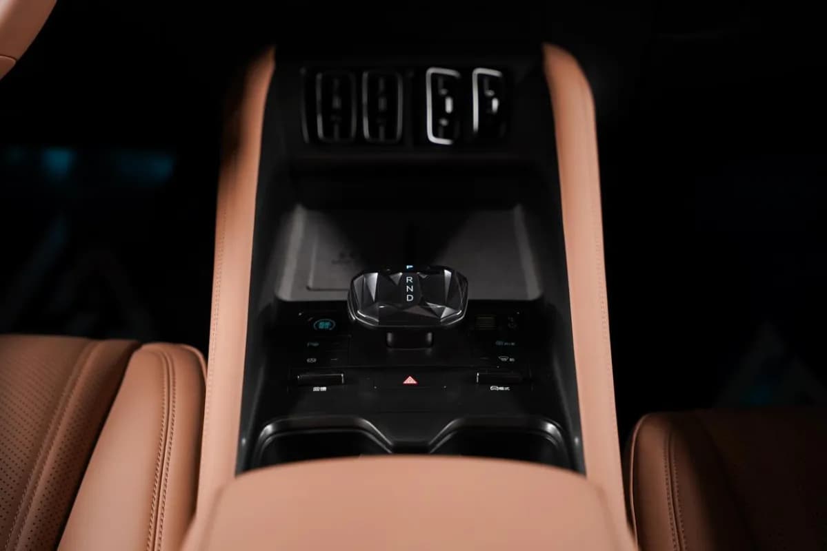 بي واي دي سونج ال 2025