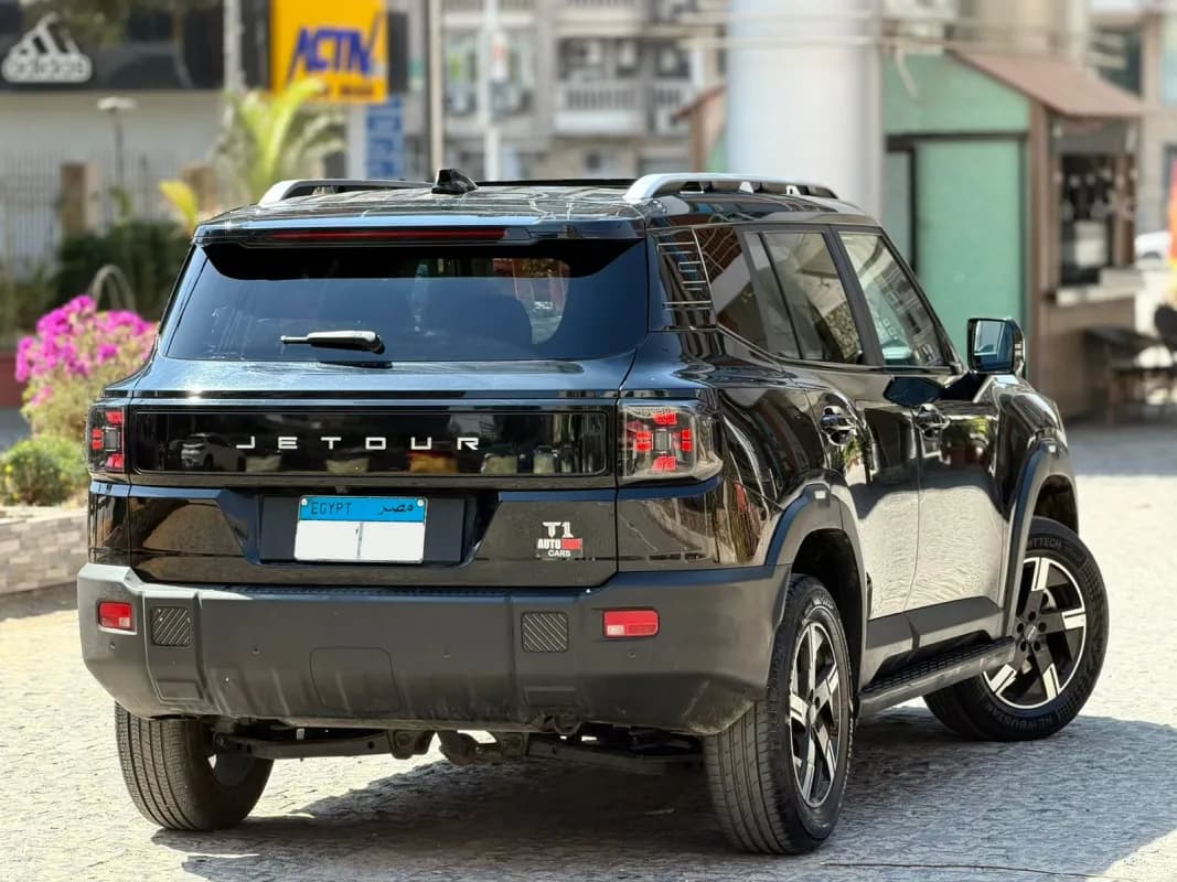 جيتور تي 1 2025 لاكشيري أسود أوتوماتيك — مستعملة