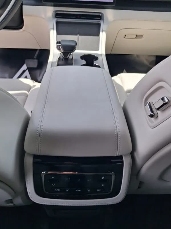 Rox 01 2026 Family 7 Seats Black Automatic — New