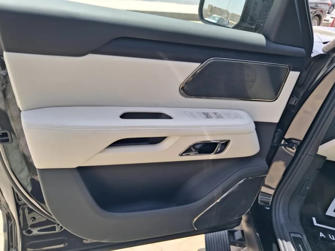 Rox 01 2026 Family 7 Seats Black Automatic — New