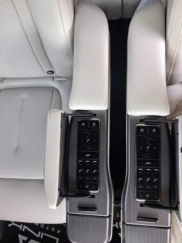 Rox 01 2026 Family 7 Seats Black Automatic — New